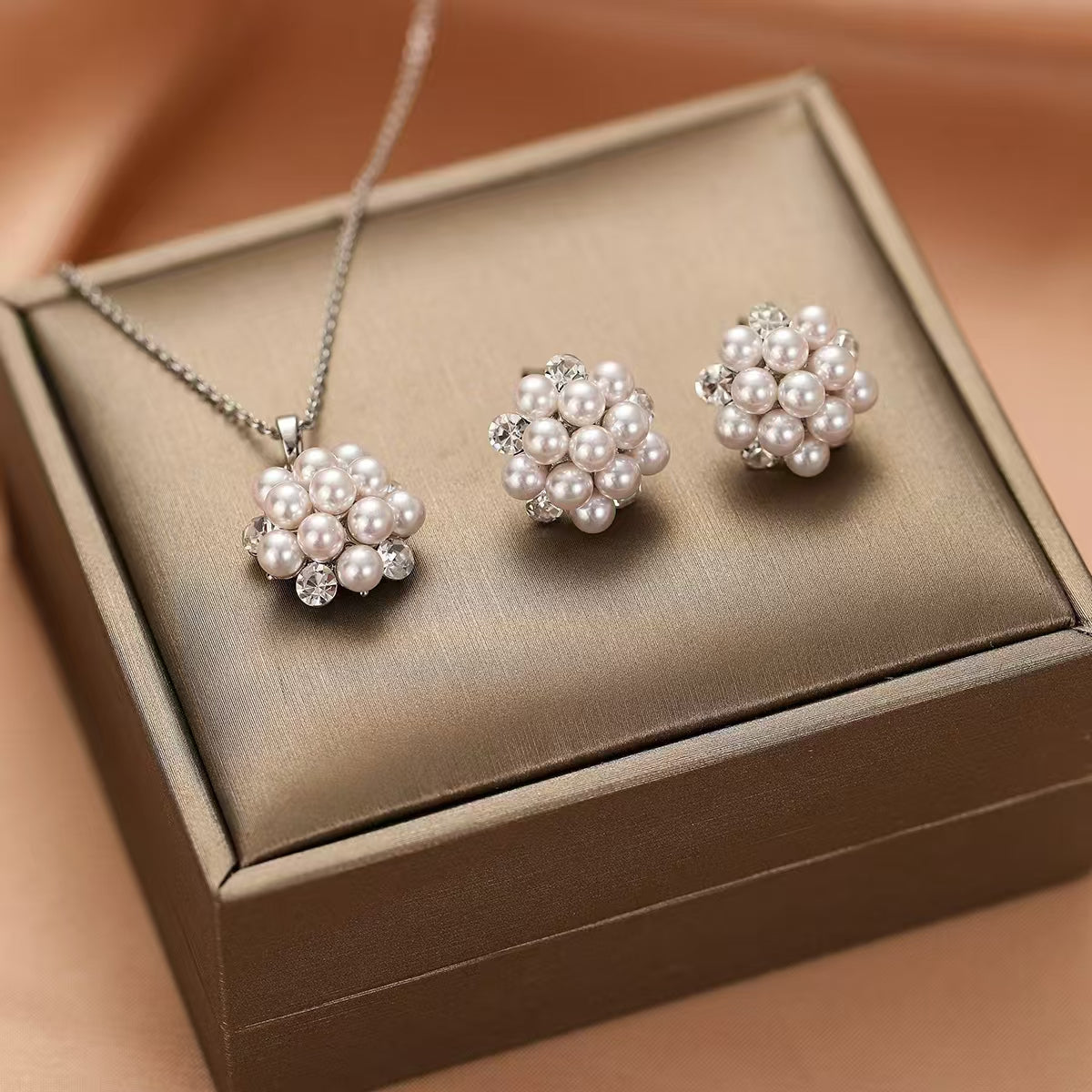 Pearl Cluster Silver Set