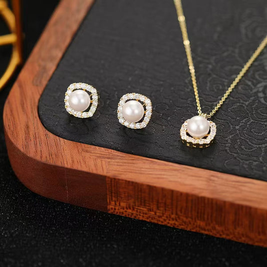Crystal Pearl Stud Gold Set