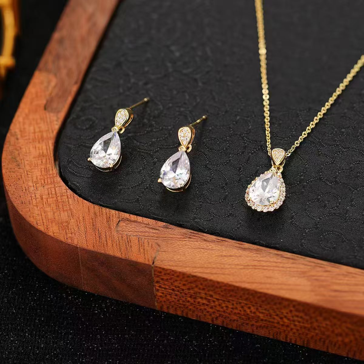 Teardrop Gold Set