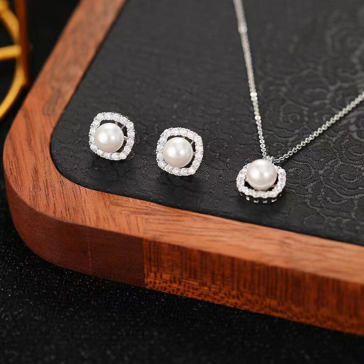 Crystal Pearl Stud Silver Set
