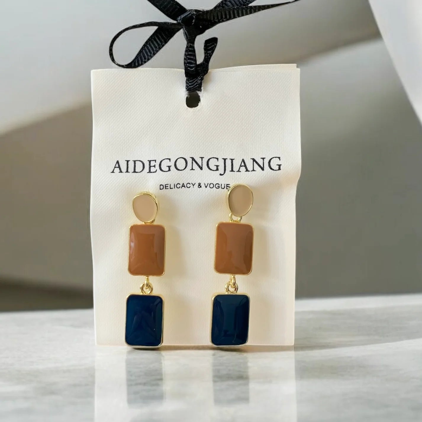 Abby Earrings Tan/Navy