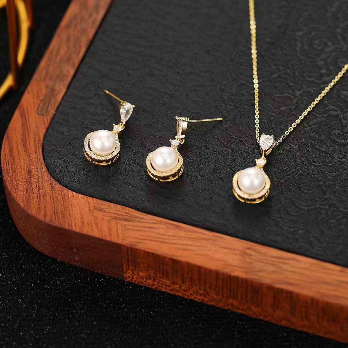 Classic Pearl Drop Gold Set