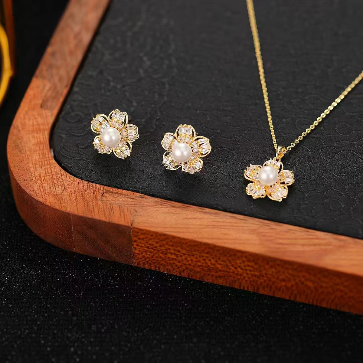 Pearl Blossom Gold Set