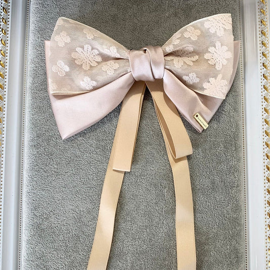 Daisy Bow Champagne