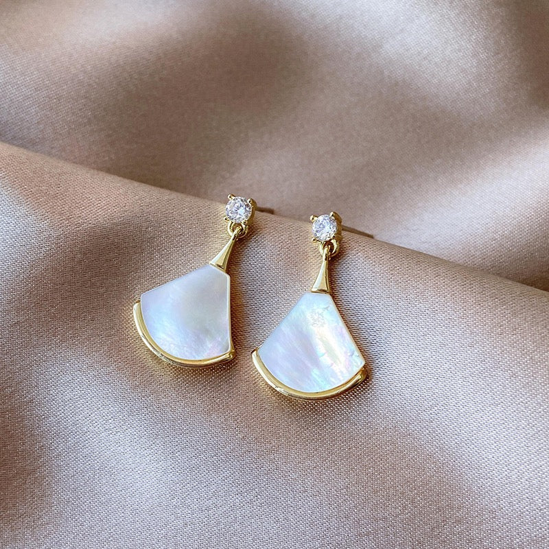 Perla Fan Earrings