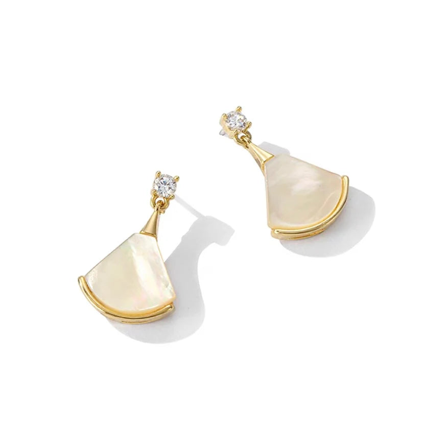 Perla Fan Earrings