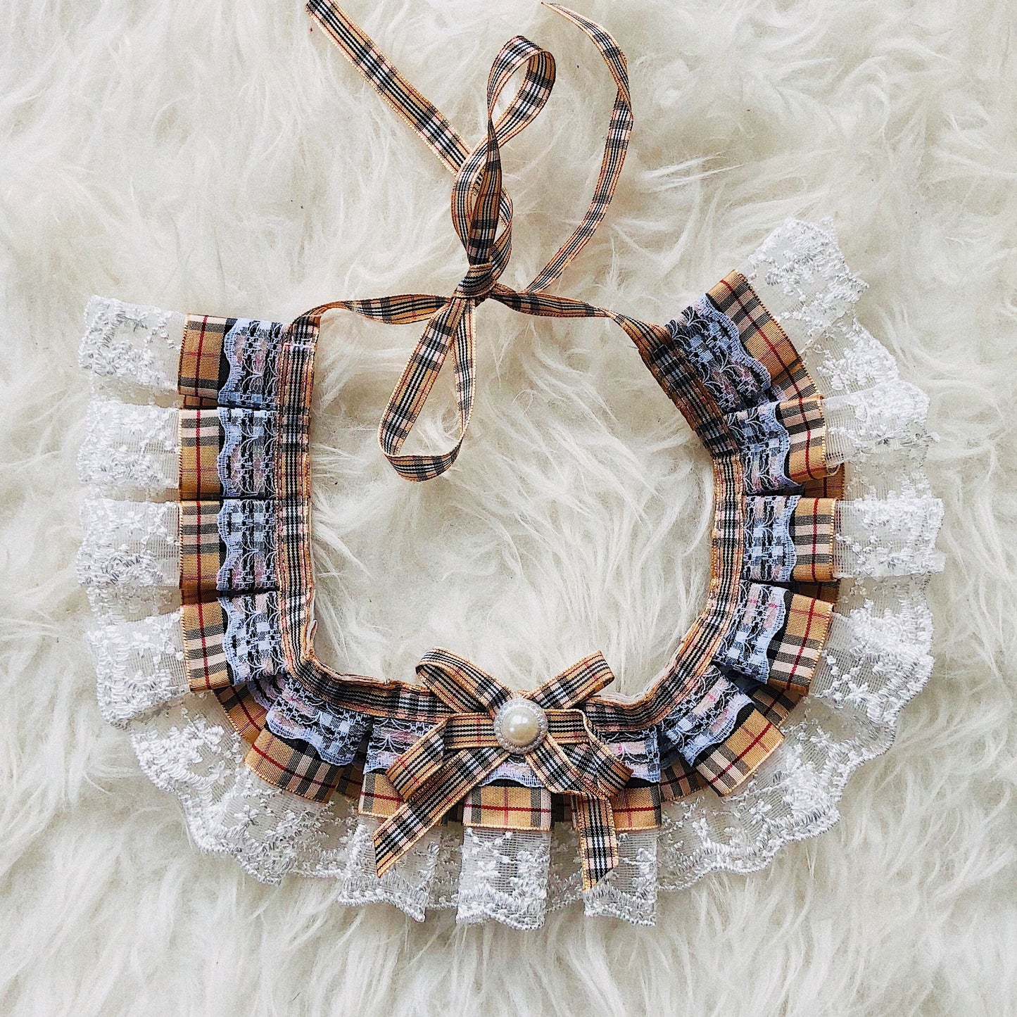 Deluxe lace necklace