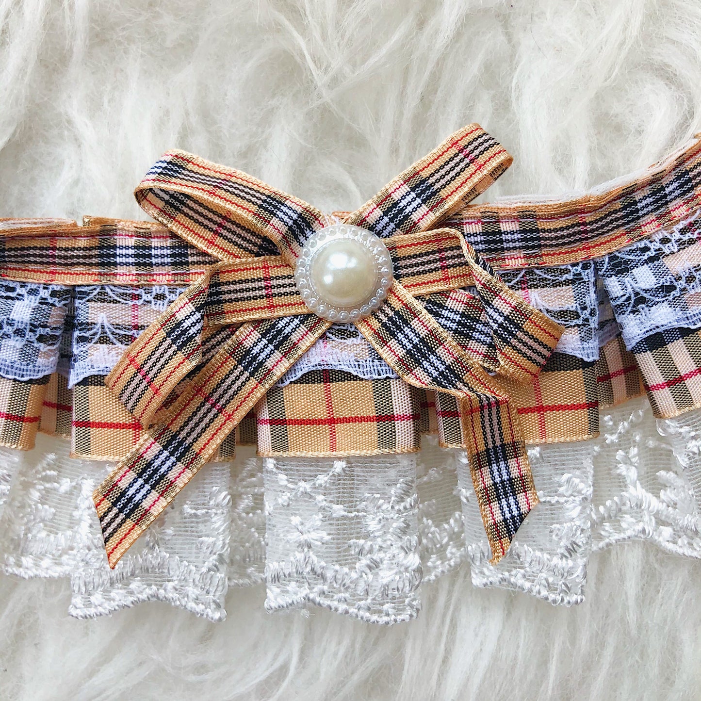 Deluxe lace necklace